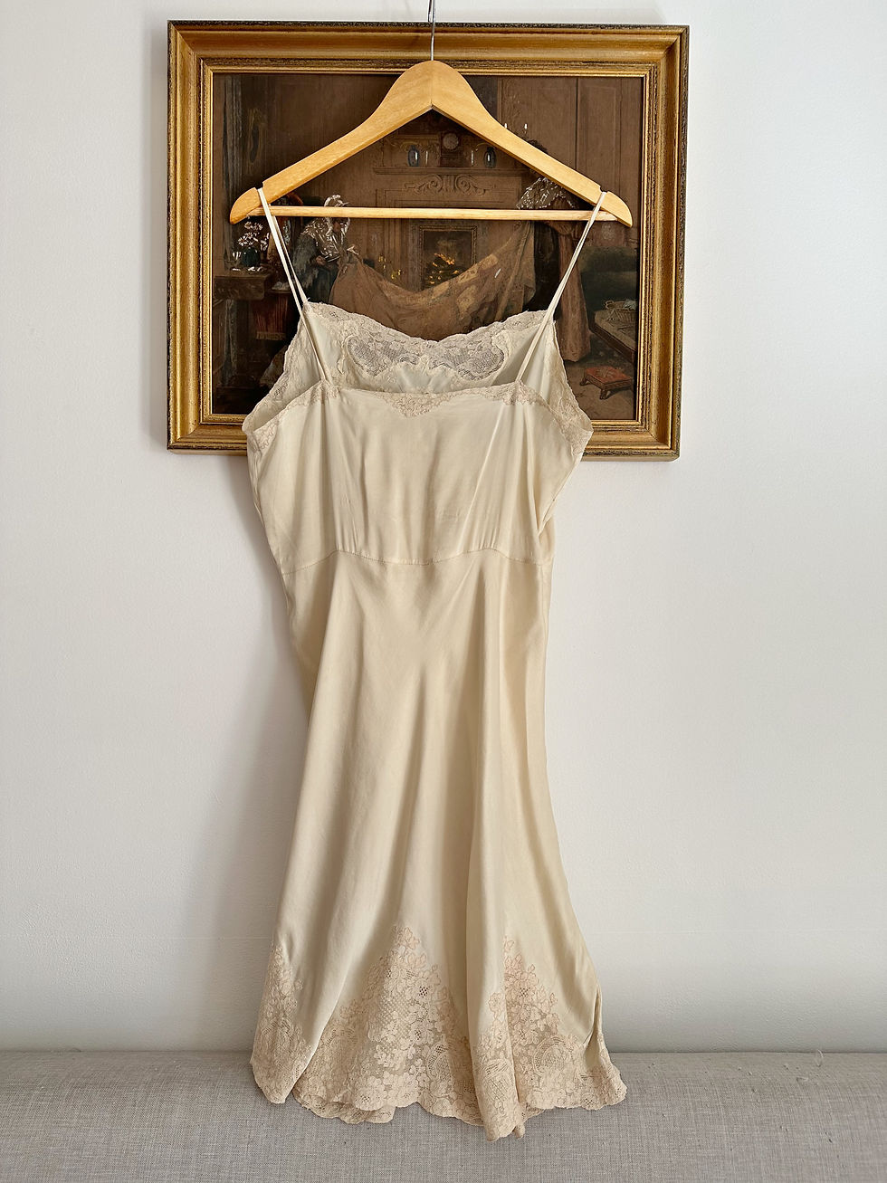 Thumbnail: Slip dress c.1930 - Satin de soie écru - T.S/L