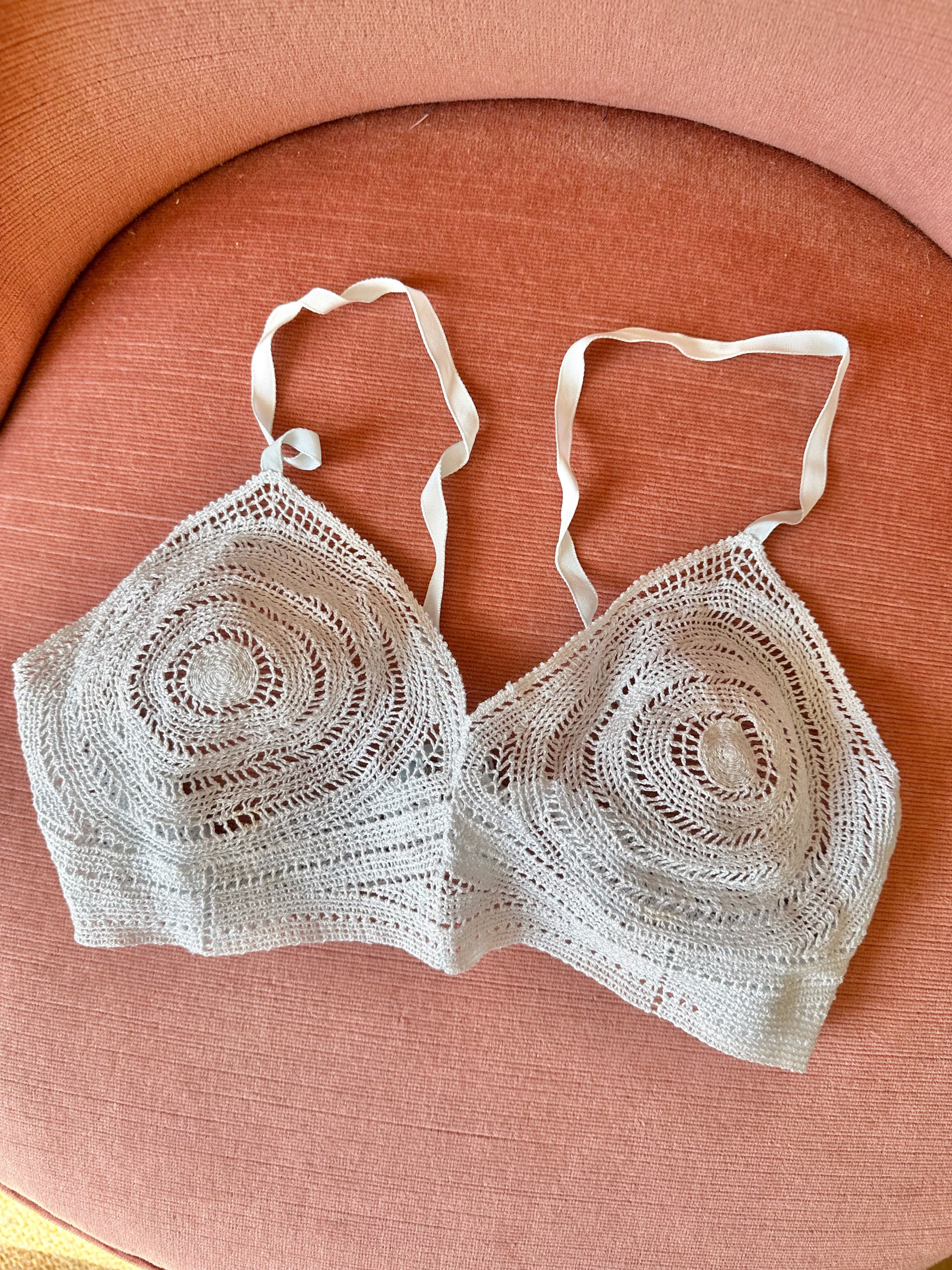 Soutien-gorge crochet des années 1930