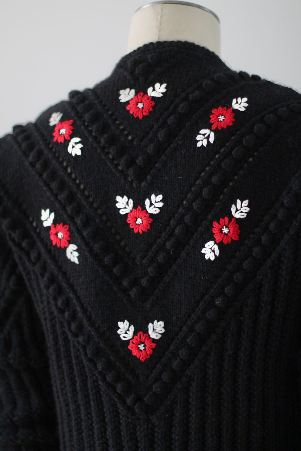 Thumbnail: Cardigan autrichien en laine - T.XS/S