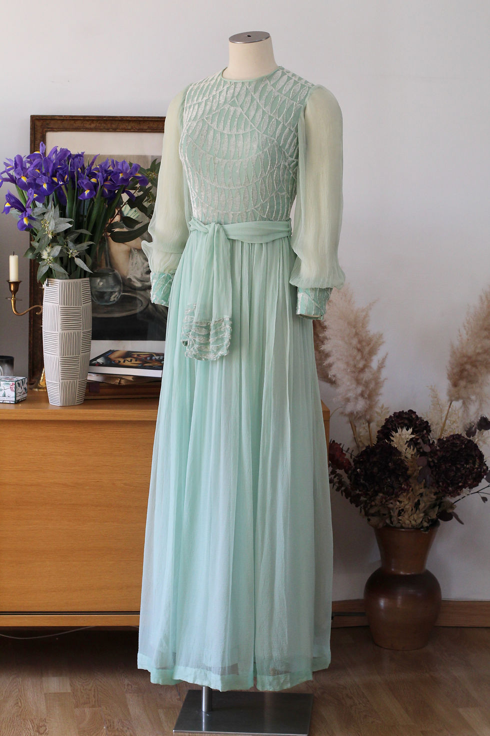 Miniature : Robe céladon en mousseline de soie des années 60