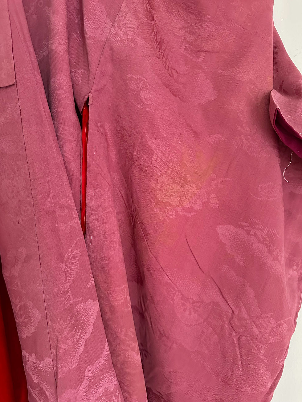 Thumbnail: Kimono vintage en soie brodée c.1930