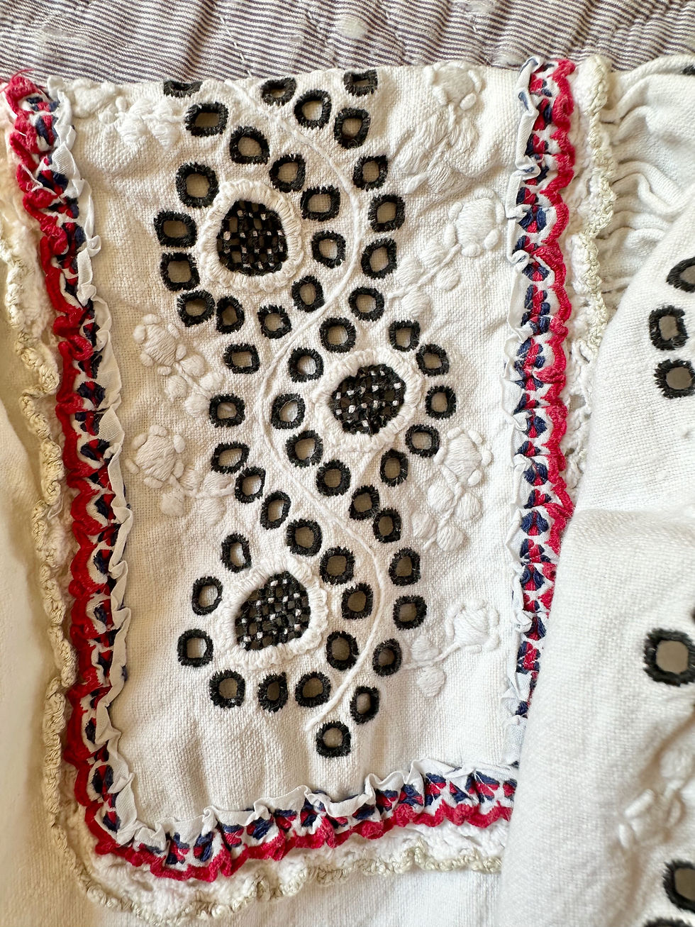 Miniature : Blouse roumaine vintage brodée c. 1930 -  T.XXS/XS