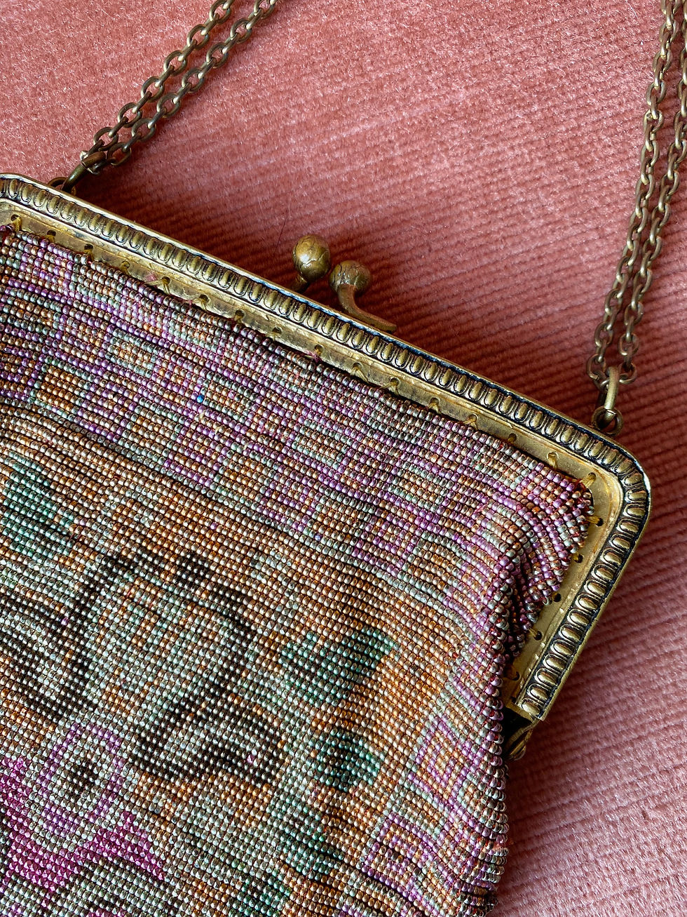 Thumbnail: Sac de soirée perlé Art Déco