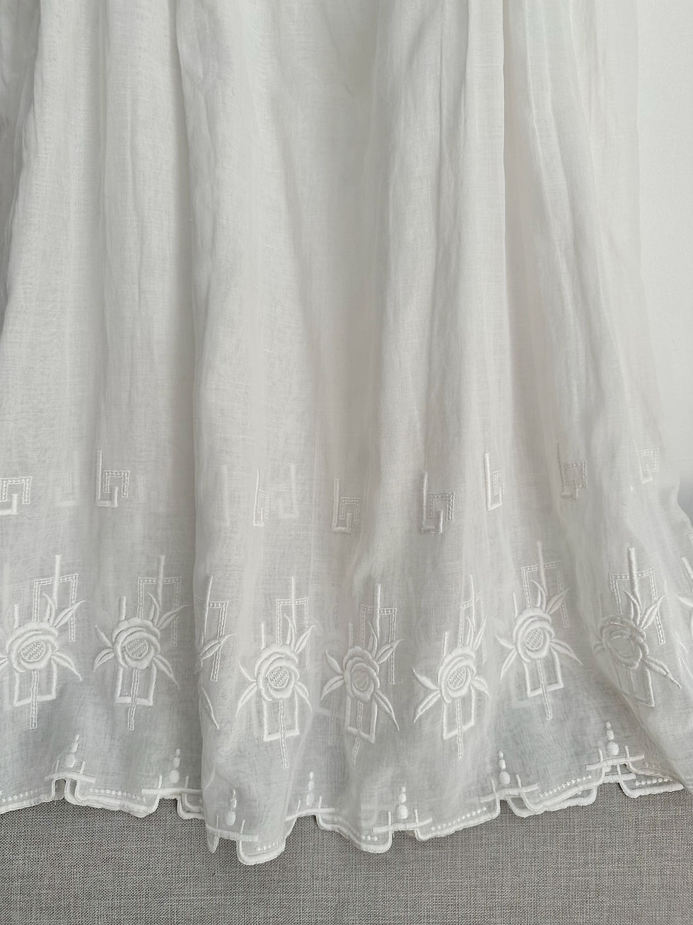 Thumbnail: Robe d'été - Nuisette antique brodée - T.XS/M