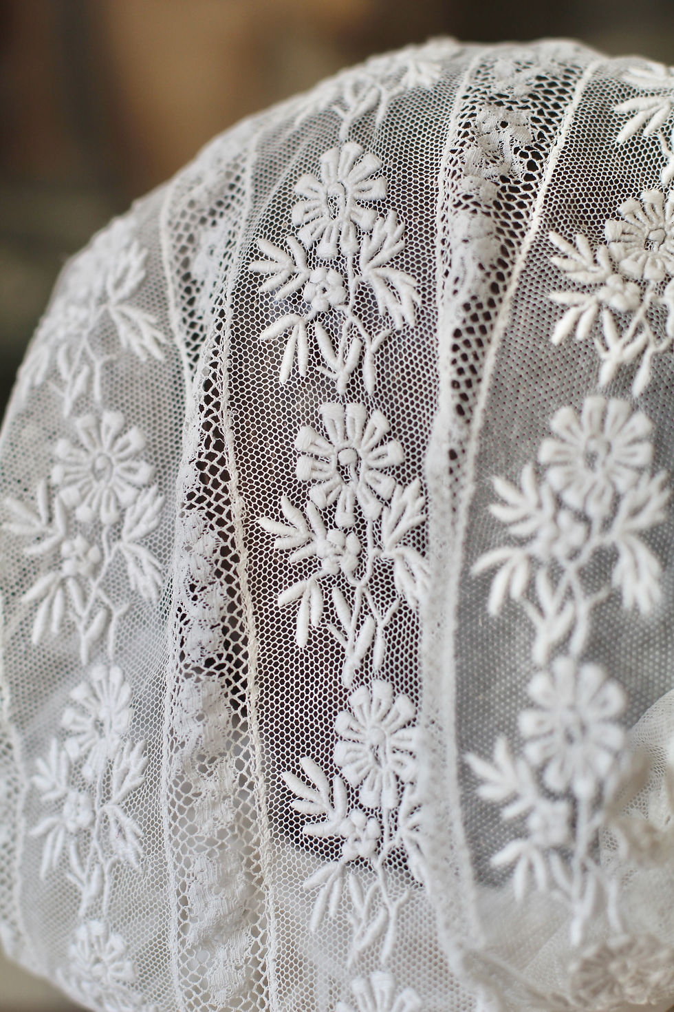 Miniature : Coiffe traditionnelle française - Brodée main