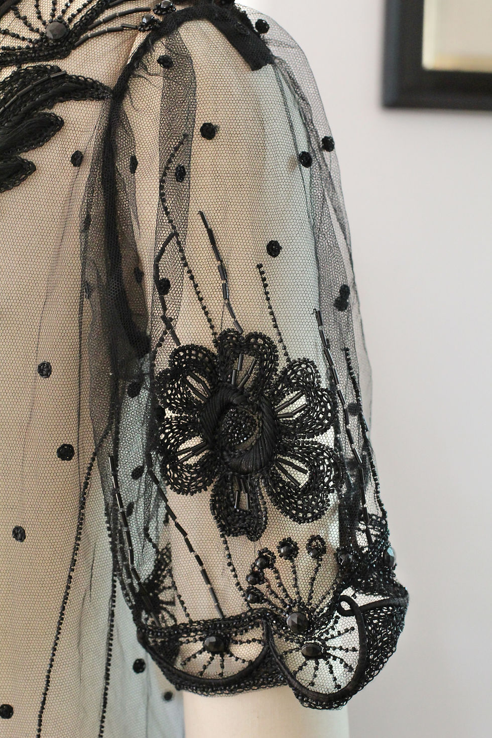 Thumbnail: Robe perlée Art Déco c.1920