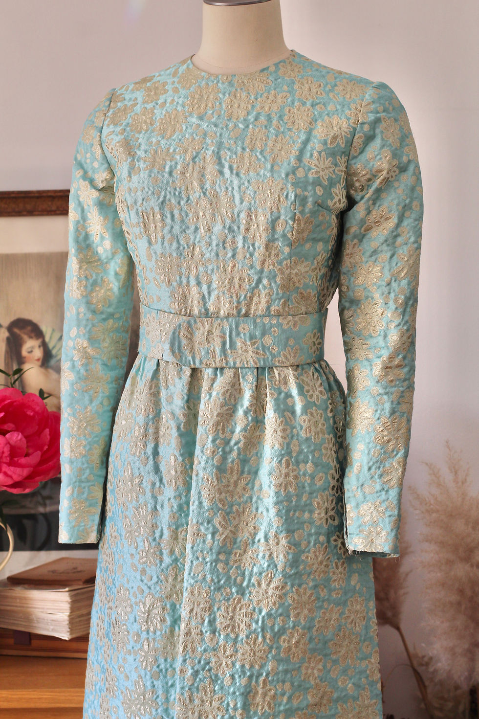 Thumbnail: Ensemble couture robe & manteau en brocart de soie des années 60