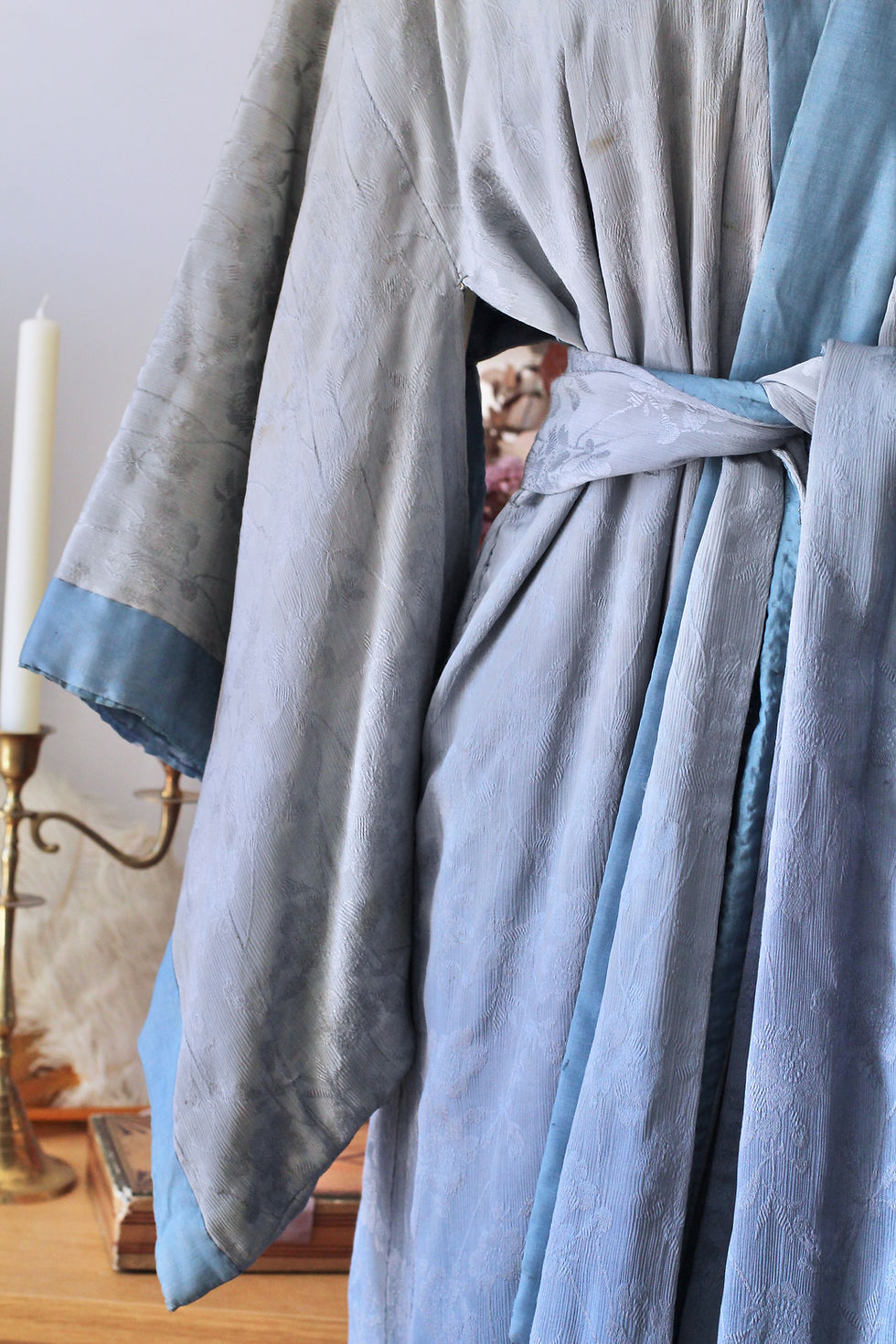 Miniature : Kimono antique en soie brodé de papillons - T.U