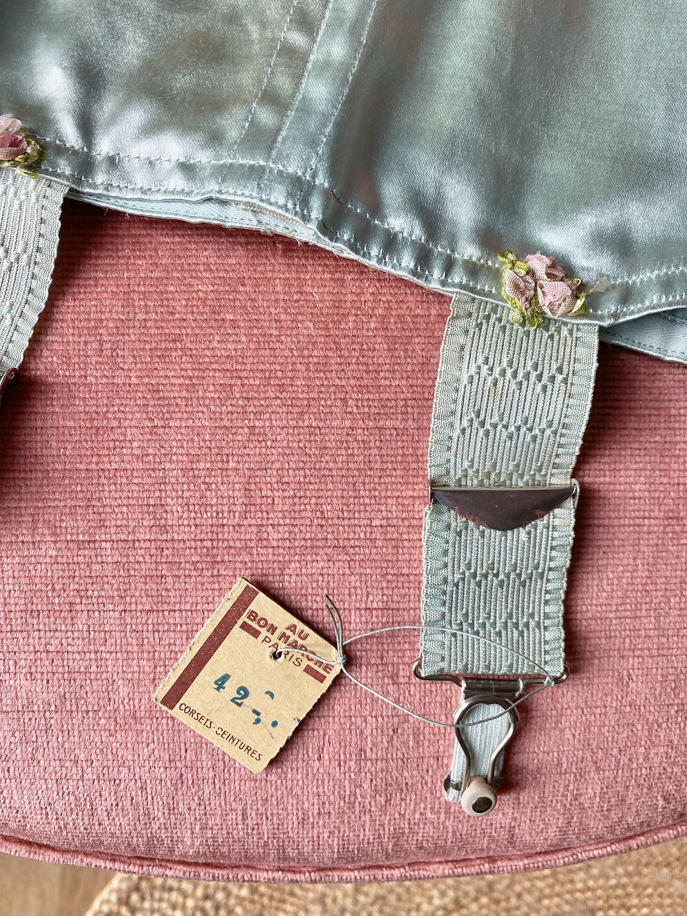 Thumbnail: Ensemble serre-taille et soutien-gorge des années 50
