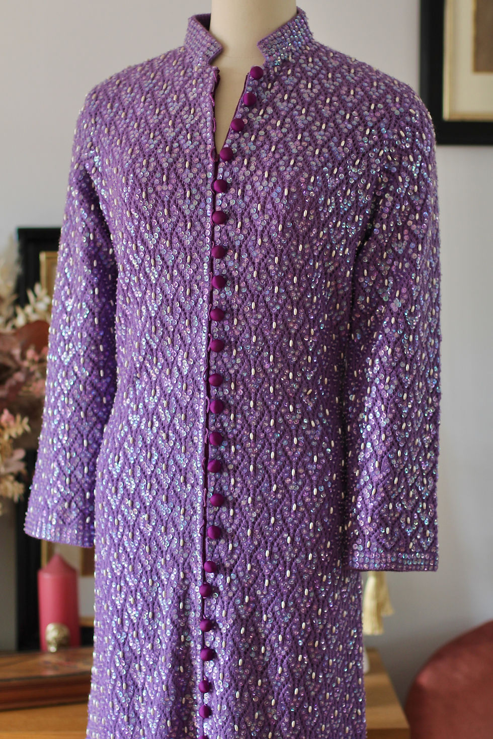 Thumbnail: Robe en maille perlée - Travail de couturière c.1970