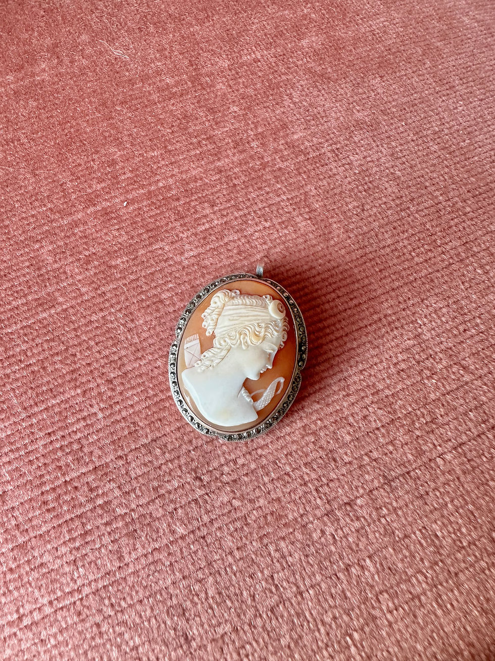 Thumbnail: Broche Camée "Diane" c.1920