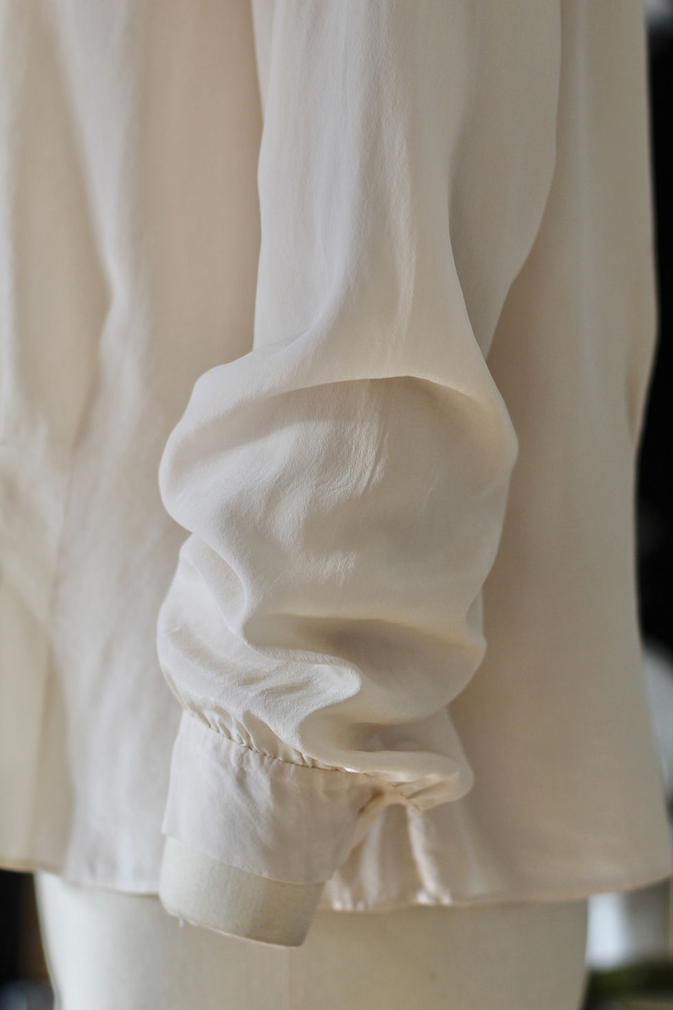 Thumbnail: Chemise en soie c.1940 - T.S