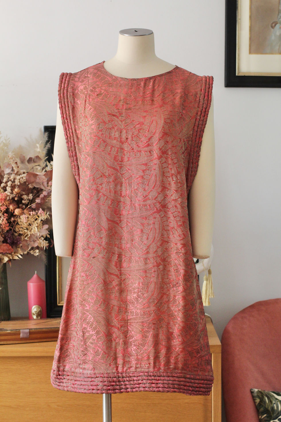 Thumbnail: Robe tunique en brocart de soie "Muguet" c.1925