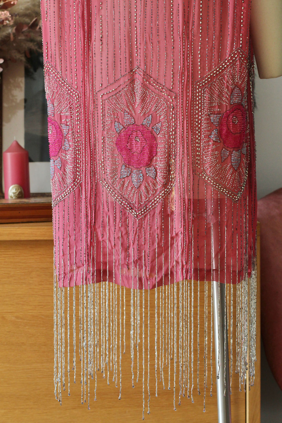 Thumbnail: RARE ! Robe perlée Art Déco c.1920