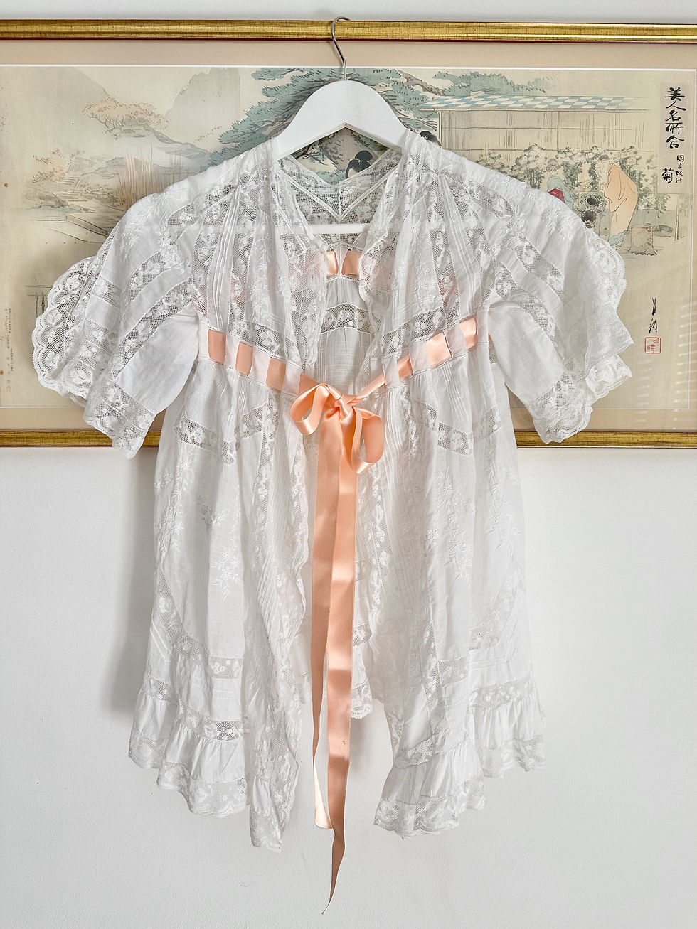 Thumbnail: Liseuse en coton, broderies & dentelle c. 1900 - Début XXème - T.XS