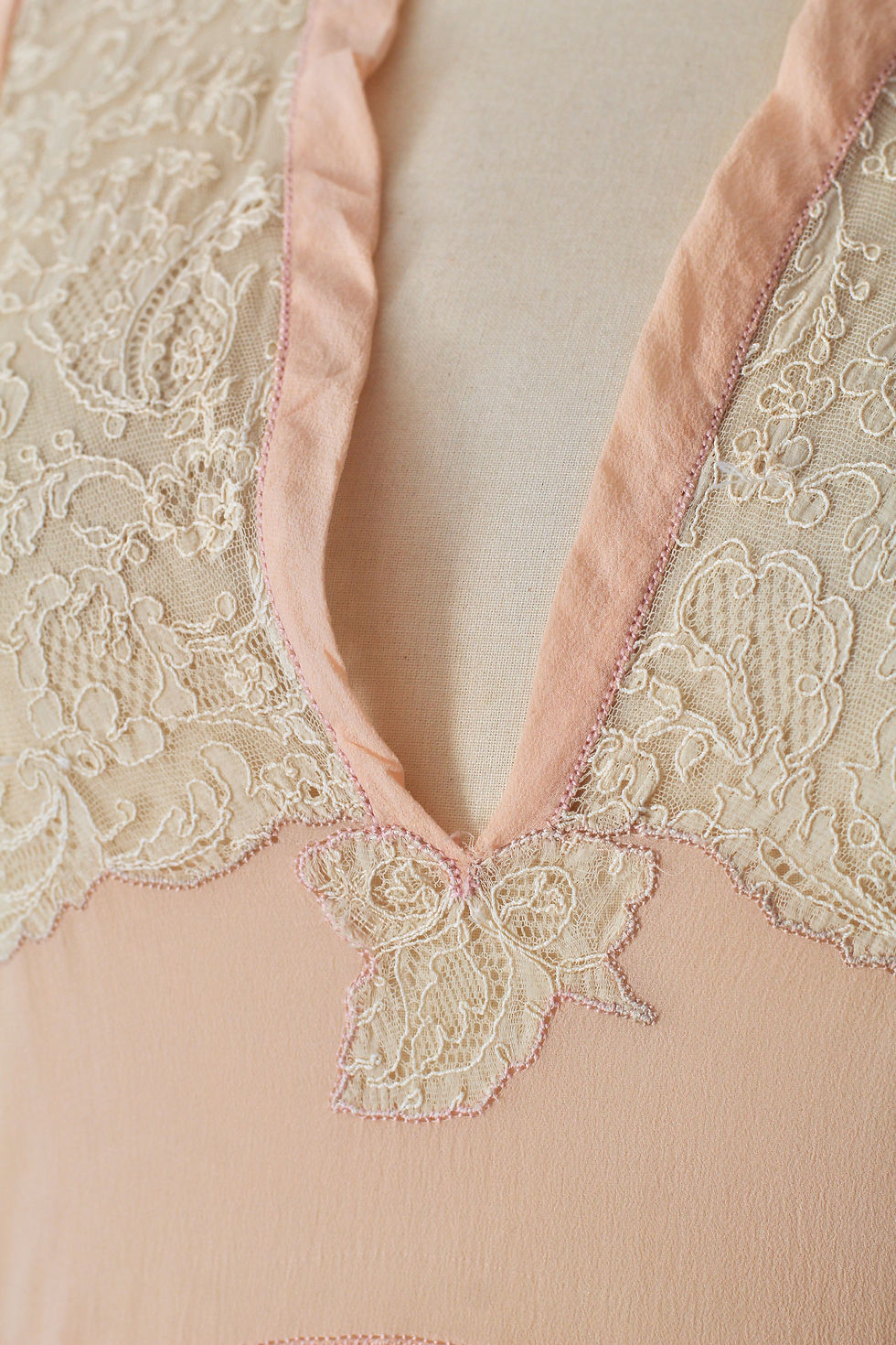 Miniature : Robe / Nuisette longue en soie & dentelle c.1930 - T.XS