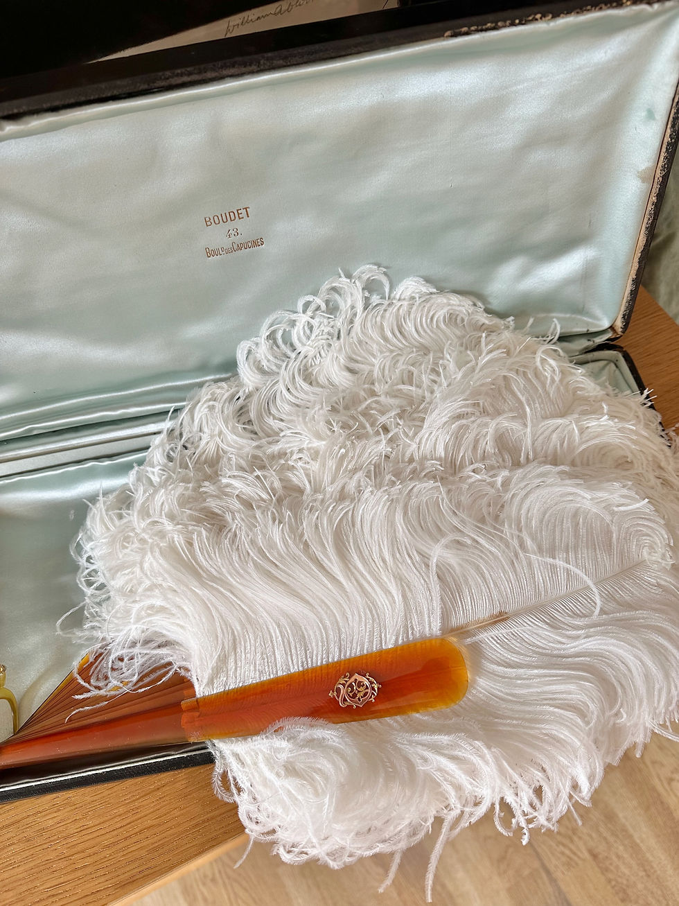 Miniature : Eventail en plumes d'autruche antique c.1900
