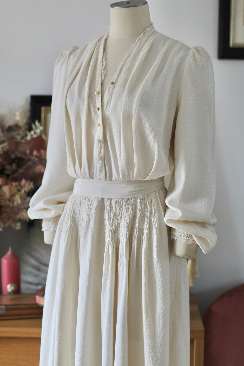 Thumbnail: Robe de mariée c.1940