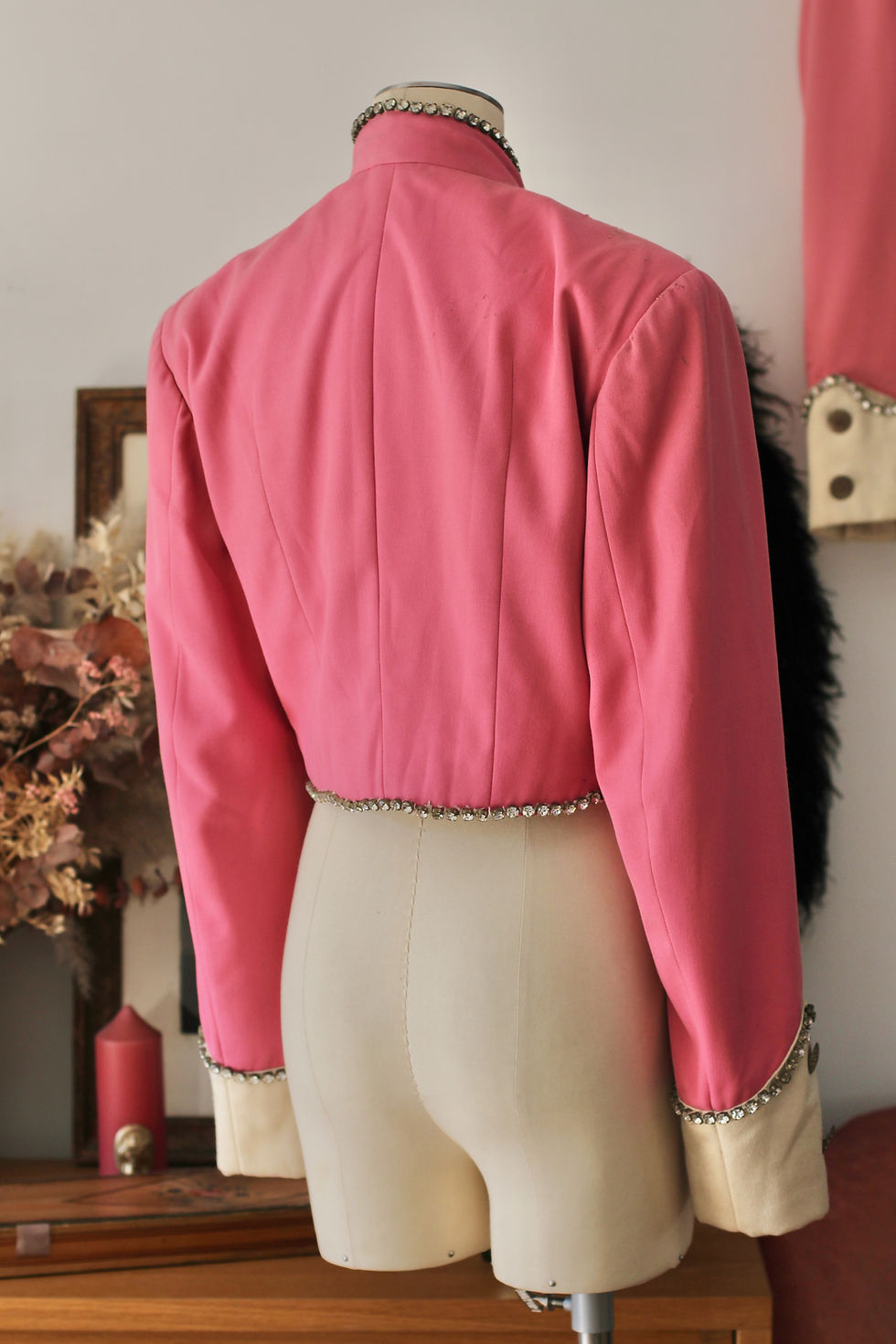 Miniature : Veste rose du cabaret Les Folies Bergère Paris c.1940