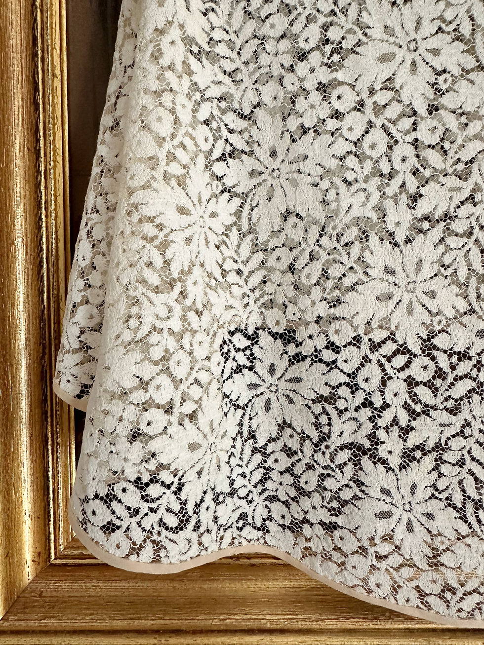 Miniature : Cape en dentelle c.1930
