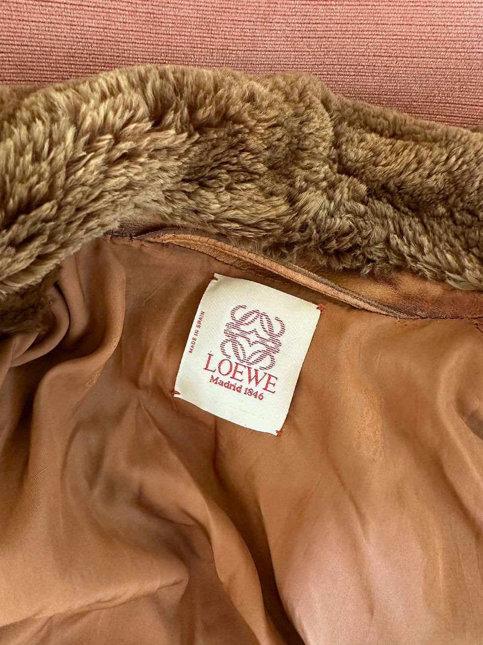 Thumbnail: Cuir Loewe avec col en fourrure de castor