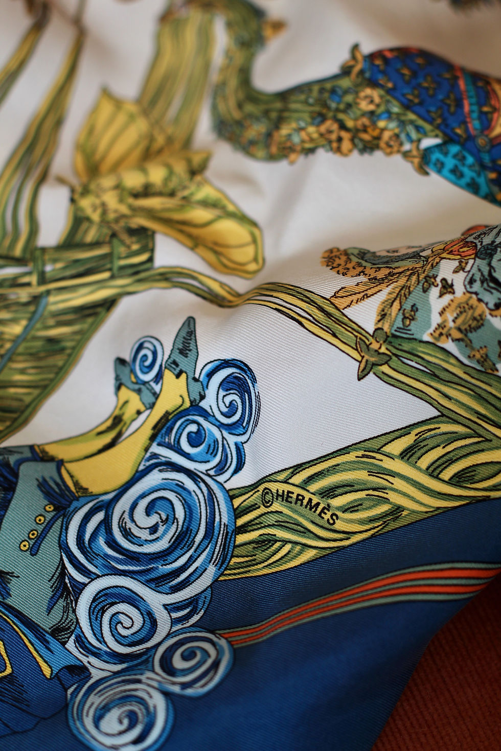 Miniature : Carré de soie Hermès - Au fil de la soie