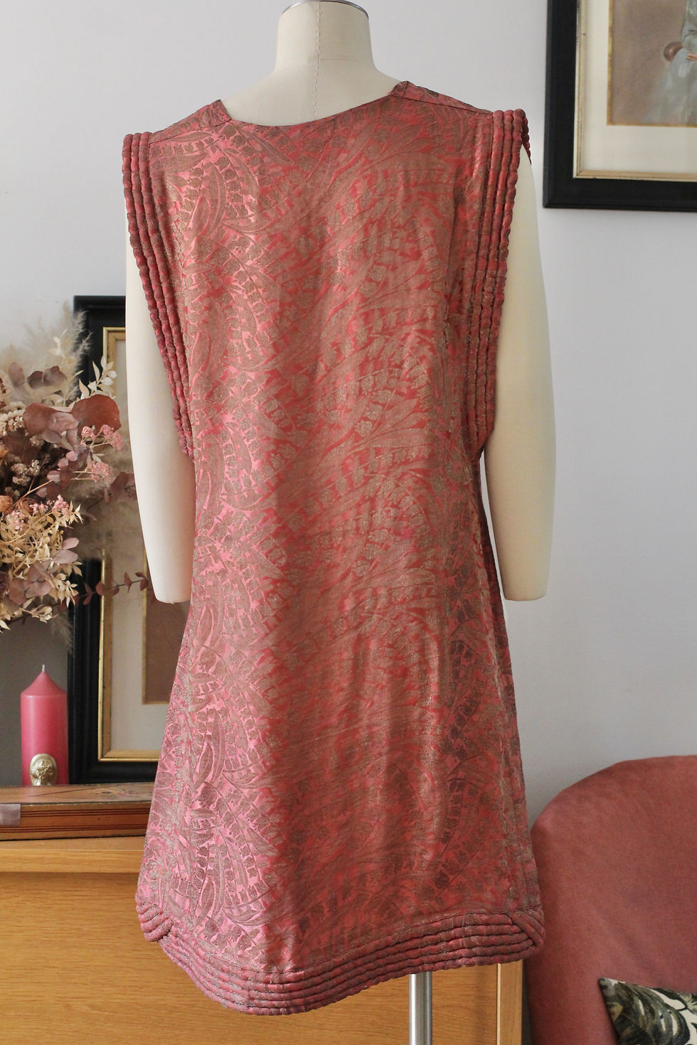Thumbnail: Robe tunique en brocart de soie "Muguet" c.1925