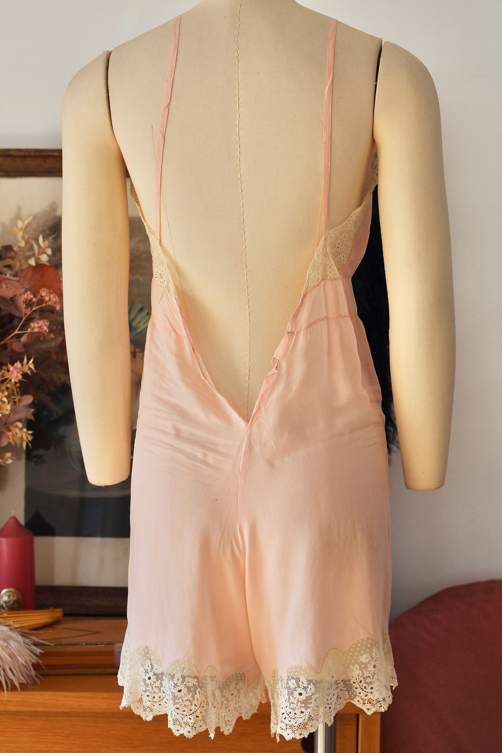 Thumbnail: Teddy antique en soie rose & dentelle c.1920 - XS