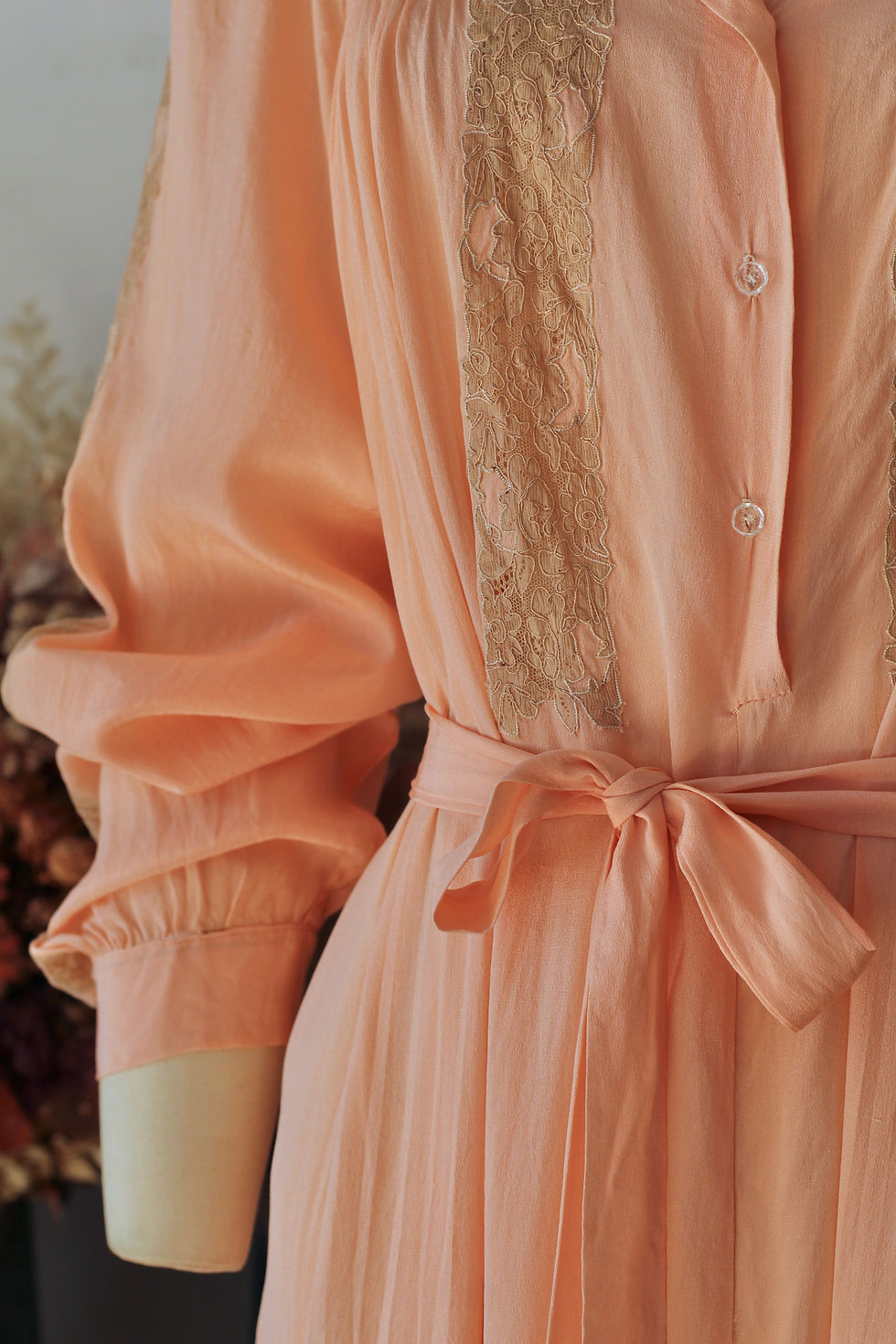 Thumbnail: Robe longue en soie & dentelle c.1920 - T.U