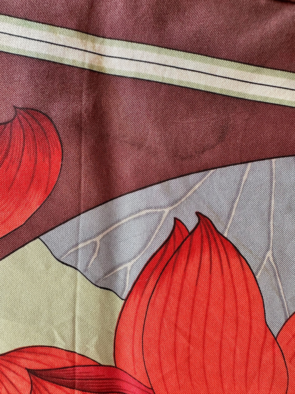 Thumbnail: Carré de soie Hermès "Fleurs de Lotus"