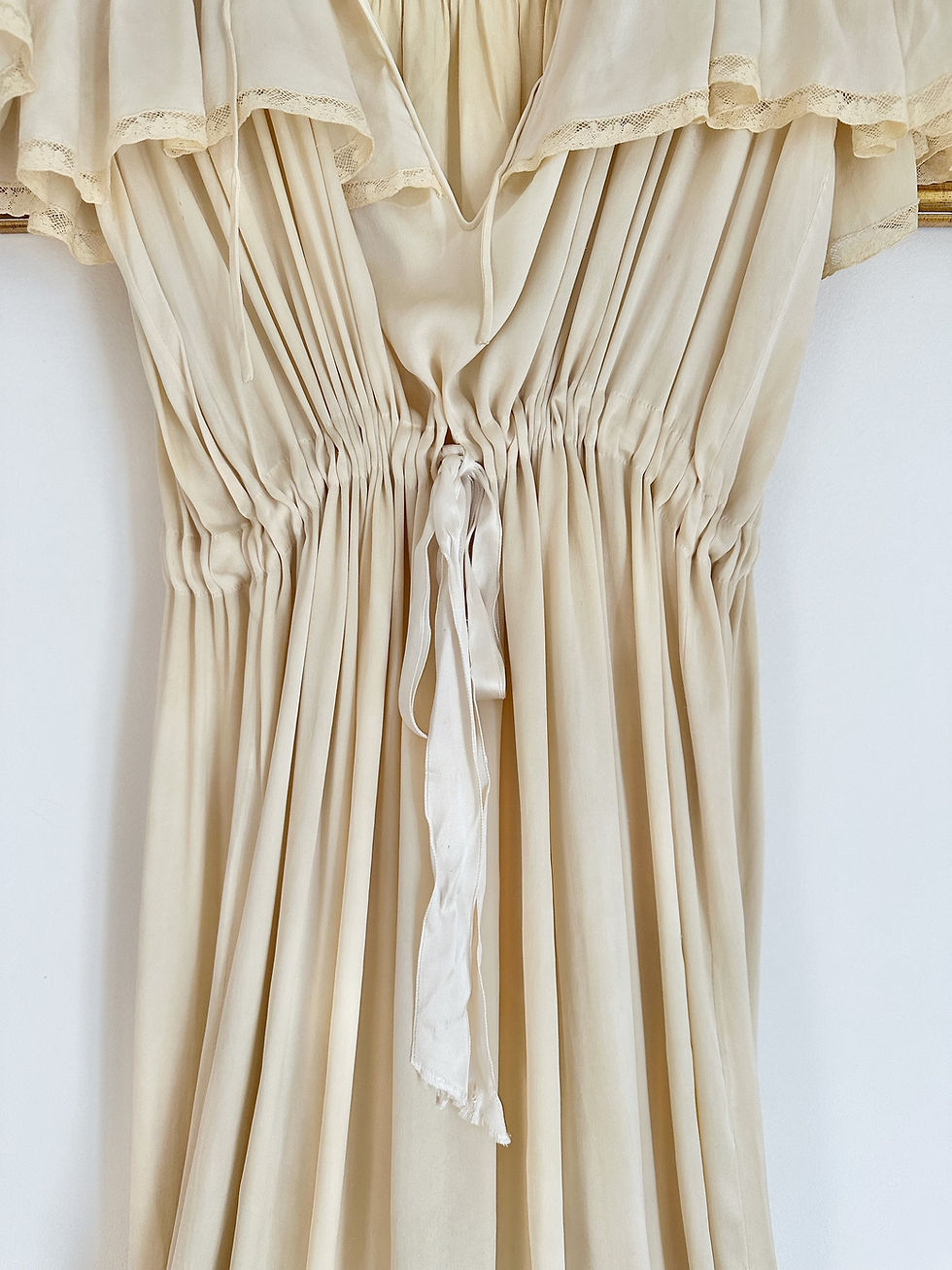Miniature : Robe en satin de soie c. 1930 - French vintage silk 30s nightgown