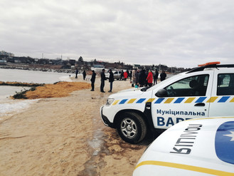 Поліцейські офіцери громади та муніципальна варта стежили за порядком під час святкування Водохреща