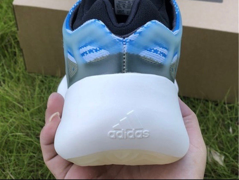 Thumbnail: Adidas Yeezy Boost 700 V3 Azareth 