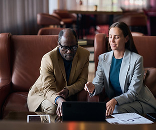 business-couple-having-meeting-in-the-hotel-2023-11-27-05-24-06-utc.jpg