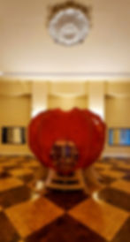 Exposição Afago no meio do Palácio da Quitandinha em Petrópolis