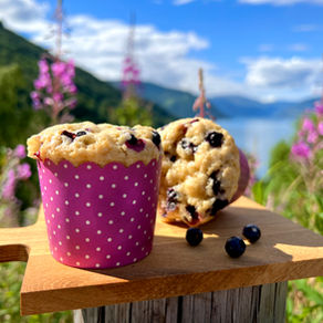 Blåbærmuffins med marcipan og hvid chokolade