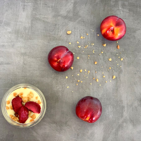 Blommetrifli med vaniljecreme og marcipancrumble
