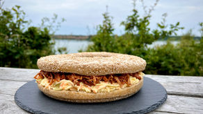Kæmpe burger med pulled jackfruit