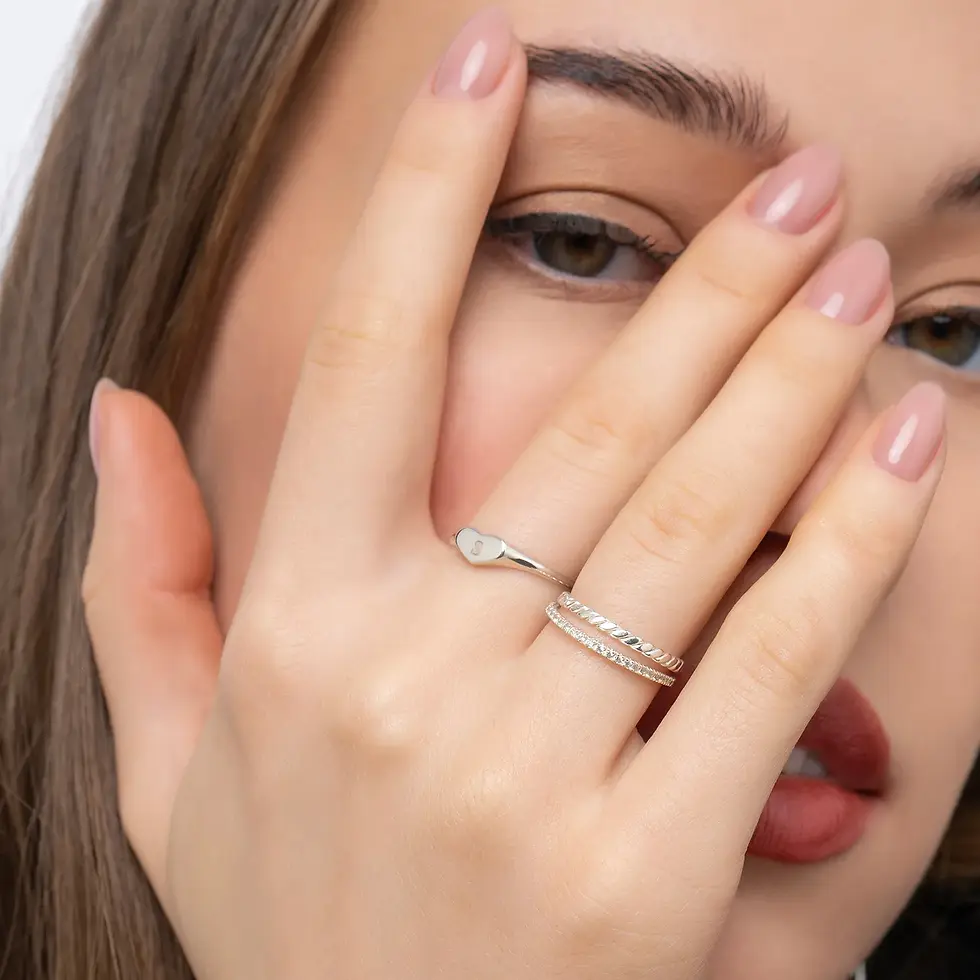 الصورة المصغرة: engraved heart signet ring