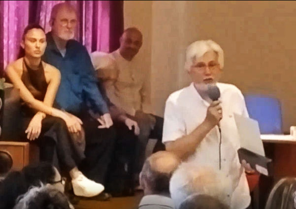 Мартен Калеев, носител на специалната награда на "Златното перо" - Чикаго, и на специалната награда на Агенцията за българите в чужбина към МВън.Р.