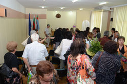 В ОЧАКВАНЕ НА АВТОГРАФ ВЪРХУ РОМАНА