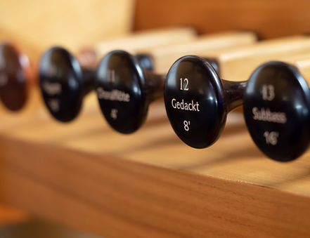 Organ stops - Pipe organ.jpg