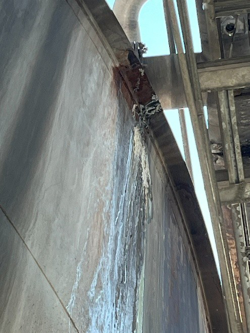 Leakage on the outside of a tank causing corrosion