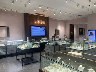 Signet at the Heart of the Diamond Divide