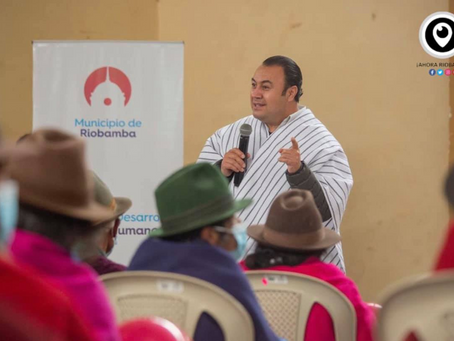 MUNICIPIO FIRMA CONVENIO CON EL GAD PARROQUIAL DE FLORES EN BENEFICIO DE ADULTOS MAYORES