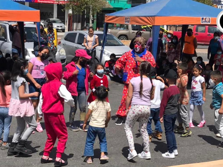 SE ENTREGARON 300 FUNDAS DE CARAMELOS EN EL TERMINAL TERRESTRE A NIÑOS DEL SECTOR