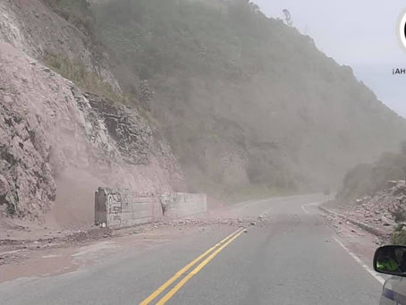 DESLIZAMIENTO DE TIERRA EN LA VIA PENIPE - BAÑOS