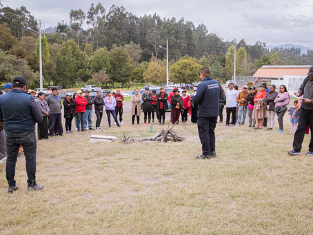 BOMBEROS CAPACITARON A MIEMBROS DEL MERCADO LA ESPERANZA