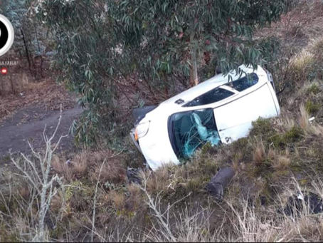 UN VEHÍCULO SE PRECIPITÓ A UNA QUEBRADA EN COLTA