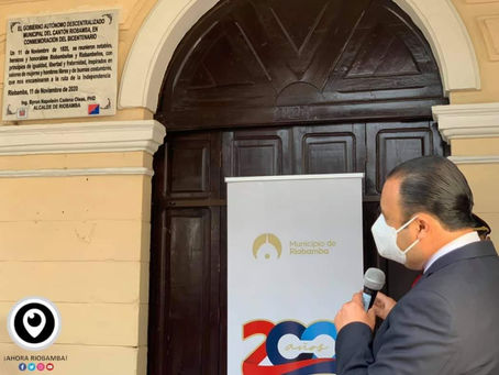 AUTORIDADES CONMEMORAN EL BICENTENARIO DE RIOBAMBA